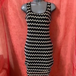 Guess Black White Ivory Chevron Style Sleeveless Vintage Style Crotchet Small